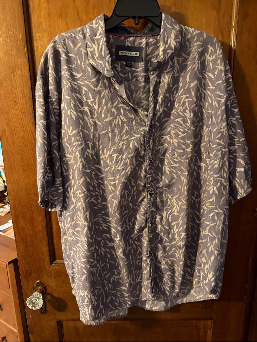 32 Bar Blues Lt blue Short-Sleeve Button-Down Shirt with White Leaf Print